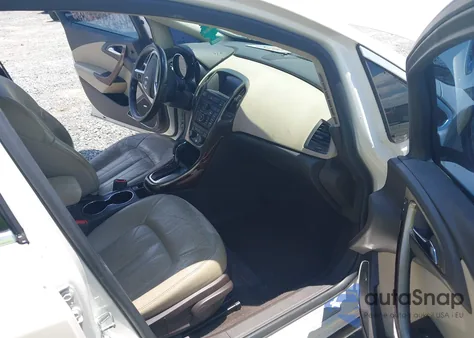 2015 Buick Verano Leather Group z USA, uszkodzony, nr VIN 1G4PS5SK5F4174857